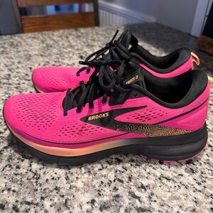 Brooks Women's Athletic Shoes in Pink and Black